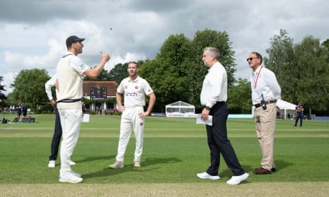 Middlesex’s Toby Roland-Jones tosses the coin