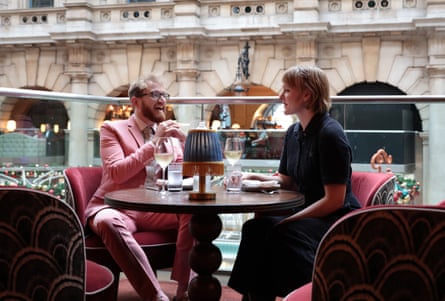 Samuel and Catrina chatting at a restaurant table