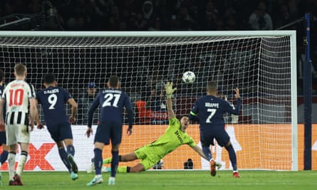Kylian Mbappé scores PSG's late equaliser