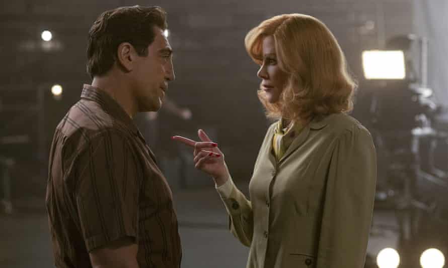 Nicole Kidman as Lucille Ball and Javier Bardem as Desi Arnaz in Being the Ricardos.