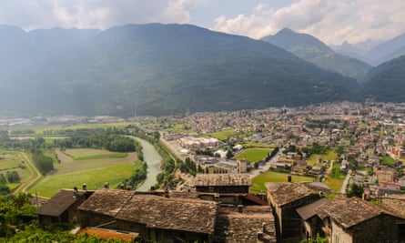 Pemandangan Morbegno di Valtellina, di provinsi Sondrio.