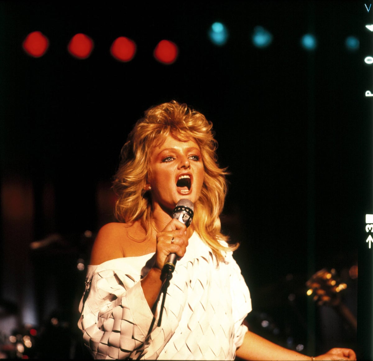 Bonnie Tyler performing in 1984.