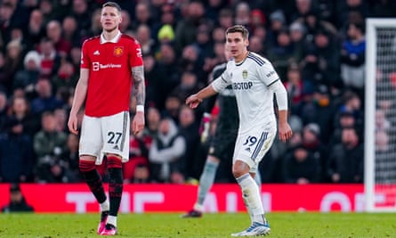 Max Wöber bermain melawan Manchester United