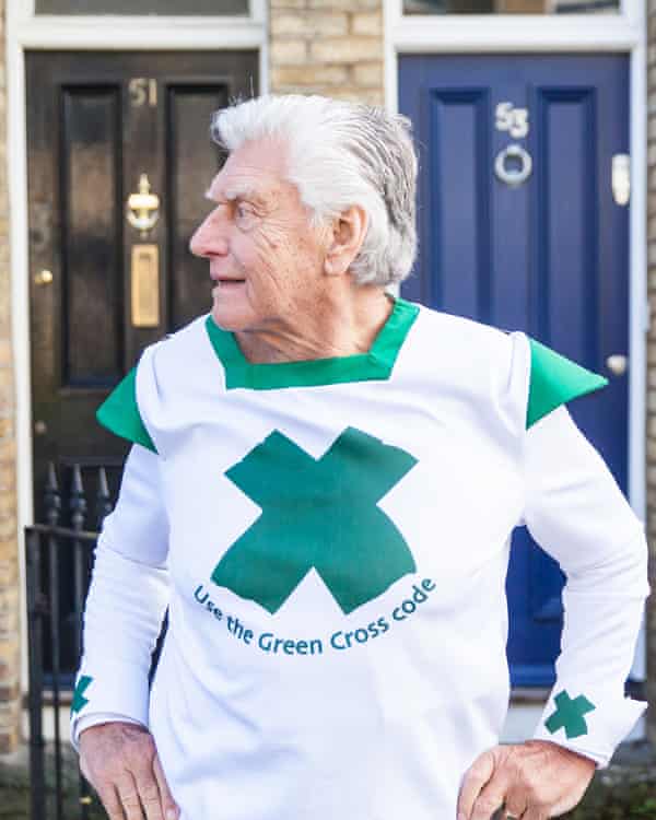 Prowse en tant que Green Cross Code Man