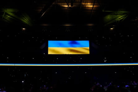 The Ukrainian flag on the big screen as the national anthem is played before Oleksandr Usyk’s fight with Daniel Dubois.