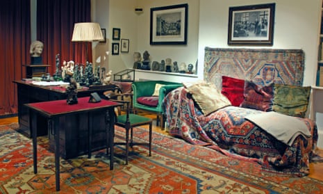 Freud’s couch in his consulting room, Hampstead, London.