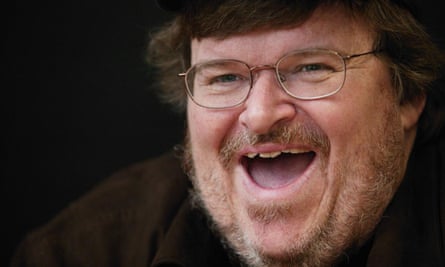 Michael Moore gülüyor