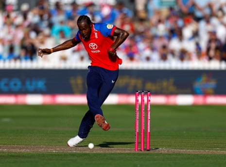 Jofra Archer pokes home from close range!