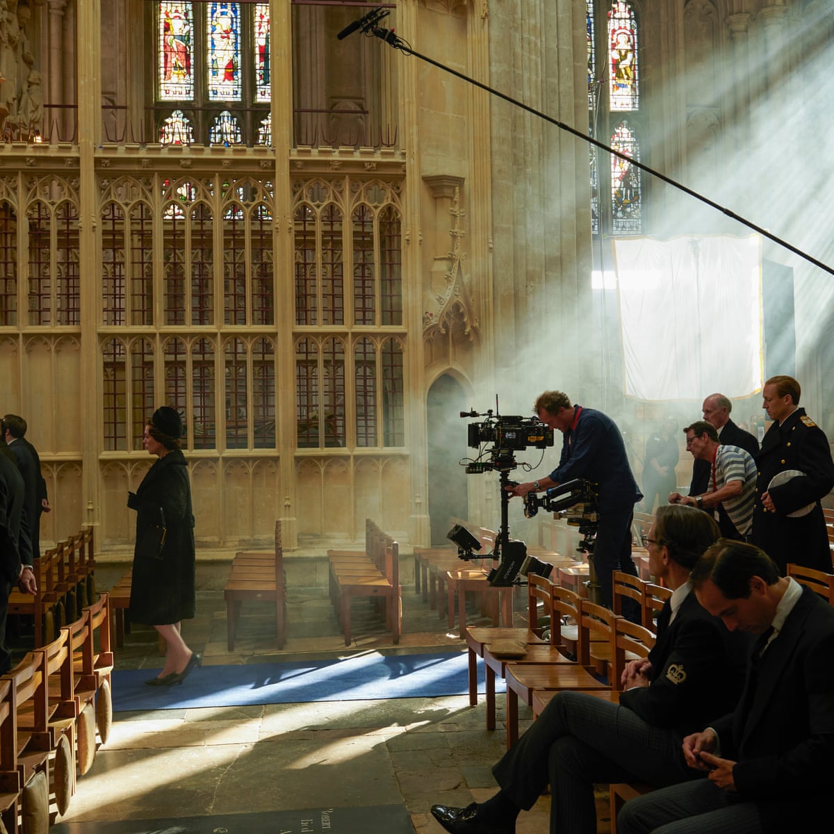 Queen Olivia Colman An Epic Budget And A Cast Of Thousands A Year Behind The Scenes On The Crown The Crown The Guardian