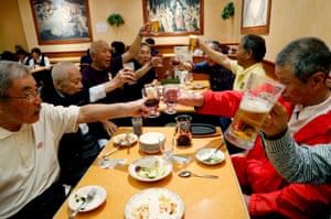 Fuwaku players have a drink at a restaurant after their match