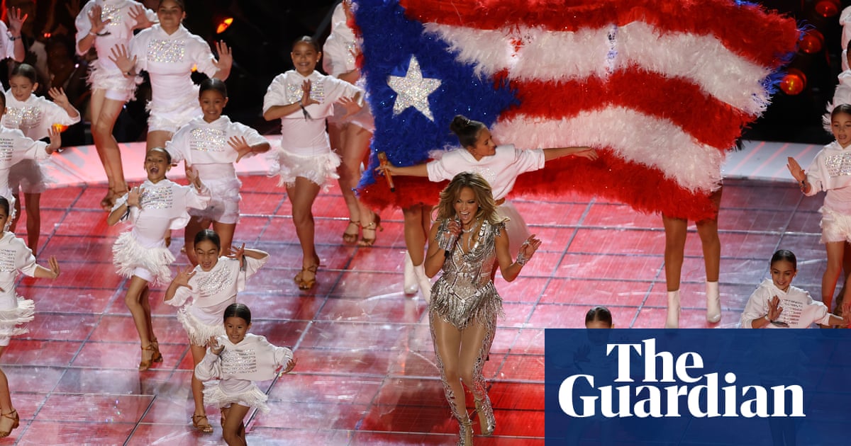 Super Bowl Show S Latino Flavor And Political Edge Hits Home With Audience Sport The Guardian