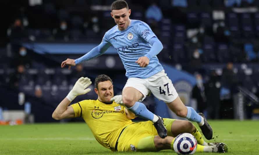 Alex McCarthy was adjudged to have not fouled Phil Foden.