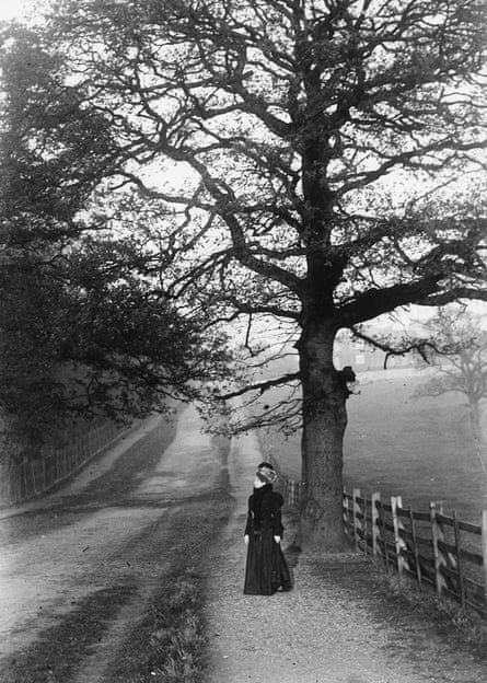Alexandrine Zola, near the bottom of Hermitage Road, Upper Norwood, in November 1898.