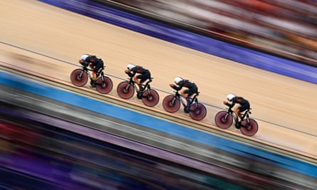 Team GB’s men’s pursuiters compete in the final