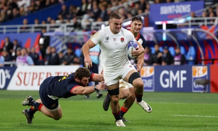 England’s Ben Earl breaks away to score a try against Argentina