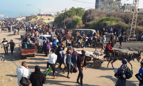 Hundreds of thousands of displaced Palestinians have returned home to northern Gaza on foot.