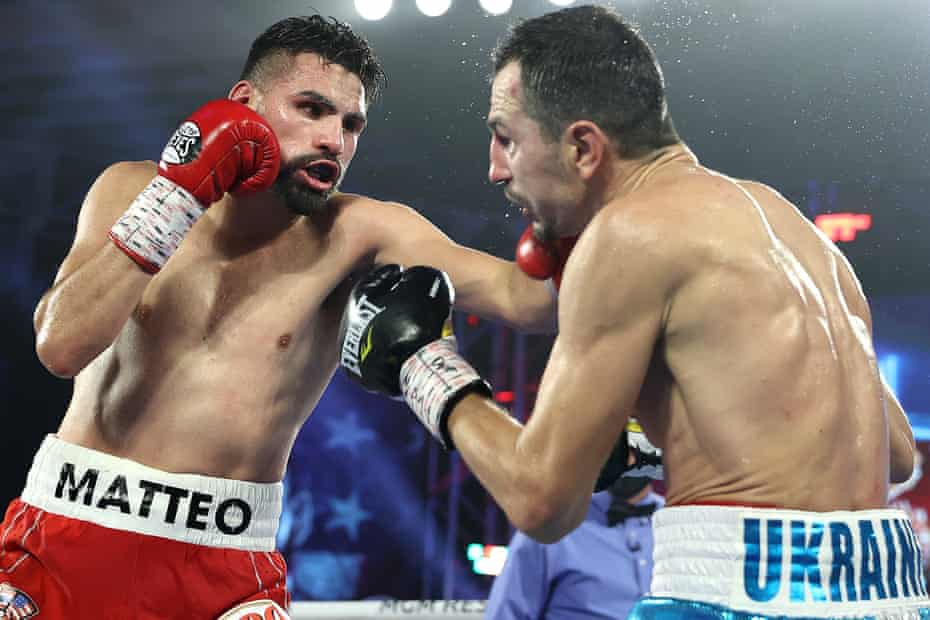 José Ramírez lands a punch during his win over Viktor Postol in September 2020