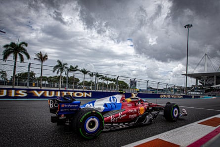 Lewis Hamilton speeds past the palm trees during qualifying at Miami International Autodrome last season