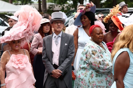 Racegoers get up of nan day's races astatine Royal Ascot.