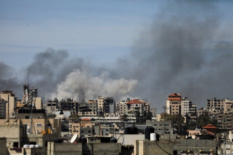 Smoke continues to rise during an Israeli raid at the al-Shifa hospital and the area around it, 21 March.