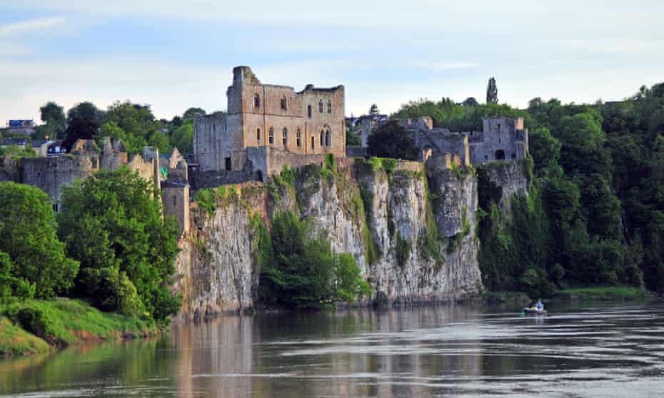 Castillo de Chepstow y el río Wye.