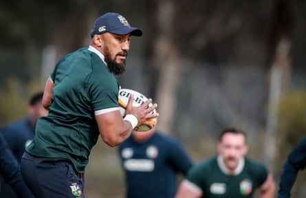 Bundee Aki