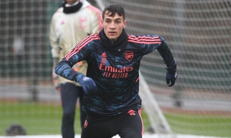 El defensa polaco Jakub Kujor hace su debut en el Arsenal esta noche, habiendo llegado al club procedente del Spezia italiano en enero.