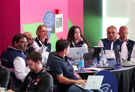 MI London place a bid during the auction