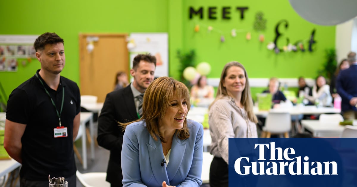 चांसलर ने जीवनयापन की लागत पर चर्चा करने के लिए यूके के सुपरमार्केट मालिकों से मुलाकात की