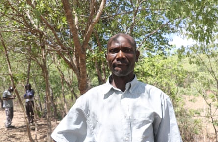 Rogers Kavura, guarda florestal da aldeia de Chikova, em Hurungwe