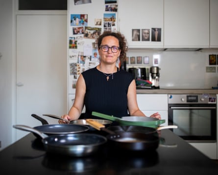 Dale Berning Sawa tests frying pans for The Filter. 19 June 2025