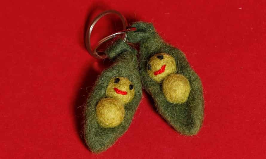 Peas in a pod felt keyring