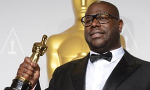 Steve McQueen με την καλύτερη εικόνα του Oscar.