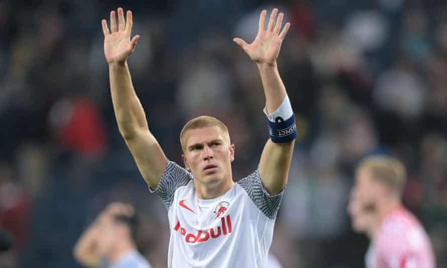 Rasmus Kristensen jugando para el RB Salzburgo
