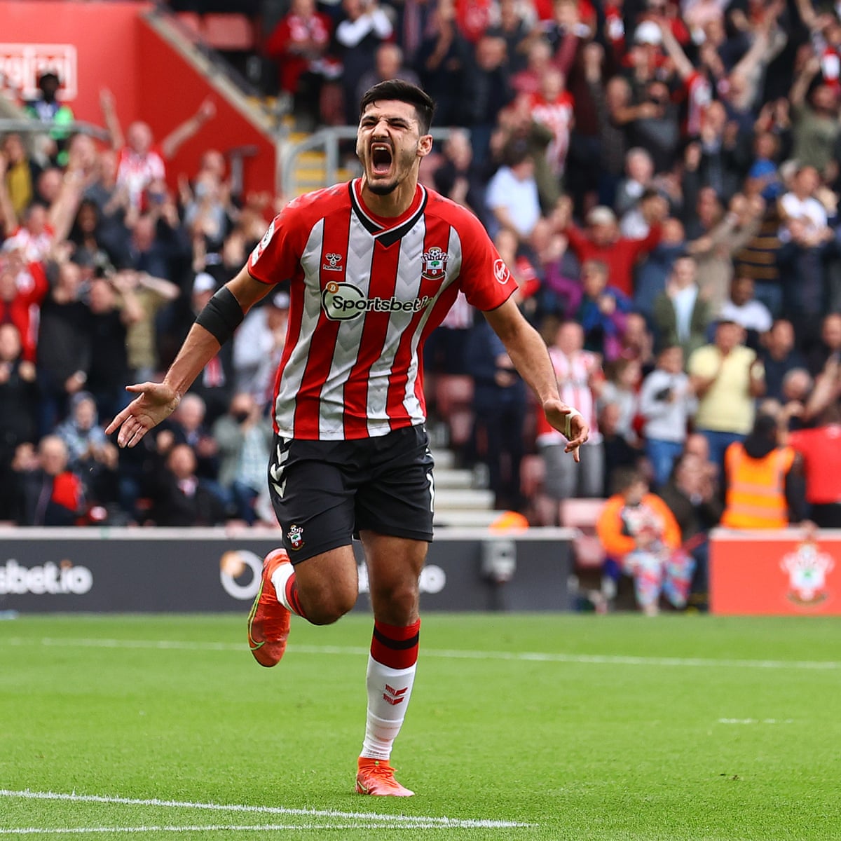 Armando Broja strike sinks Leeds and gives Southampton first win | Premier League | The Guardian