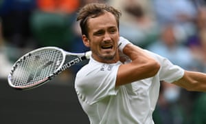 Daniil Medvedev returns to Germany’s Jan-Lennard Struff.