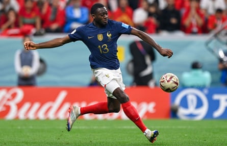 Youssouf Fofana en action pour la France contre le Maroc en demi-finale de la Coupe du monde.