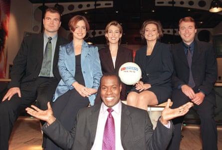 At the launch of Sky Sports News in 1998, Mike Wedderburn is front and centre to present Dave Clark, Carrie Frais, Kelly Dalglish (now Cates), Clare Tomlinson and Julian Waters