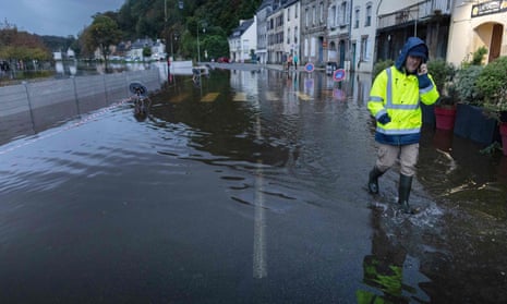 Weather tracker: UK and France brace for Storm Ciarán | France | The ...