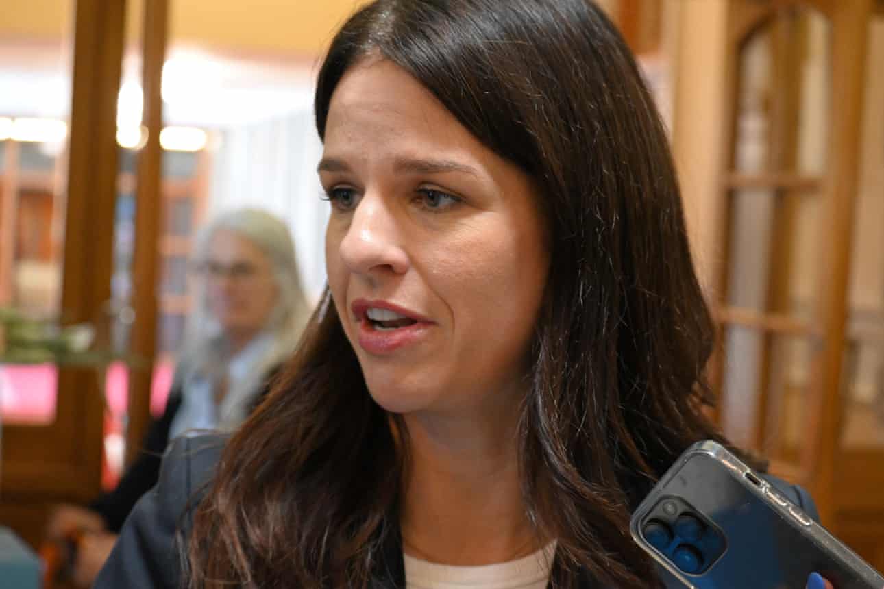 Nueva Zelanda endurece las reglas de visa después de que la migración alcanza niveles 'insostenibles'