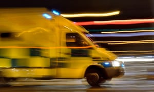 (
London ambulance staff log calls with pen and paper after IT failure
)