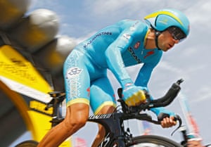 2014 Champion Vincenzo Nibali sets off
