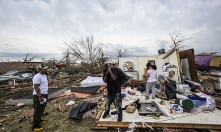 People sort through debris in Rolling Fork, Mississippi, on 26 March.