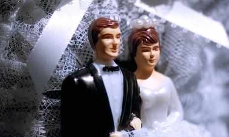 Plastic wedding cake figures