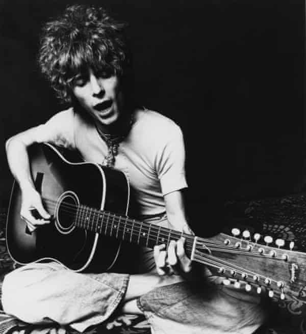 David Bowie faisant la promotion de Space Oddity en novembre 1969