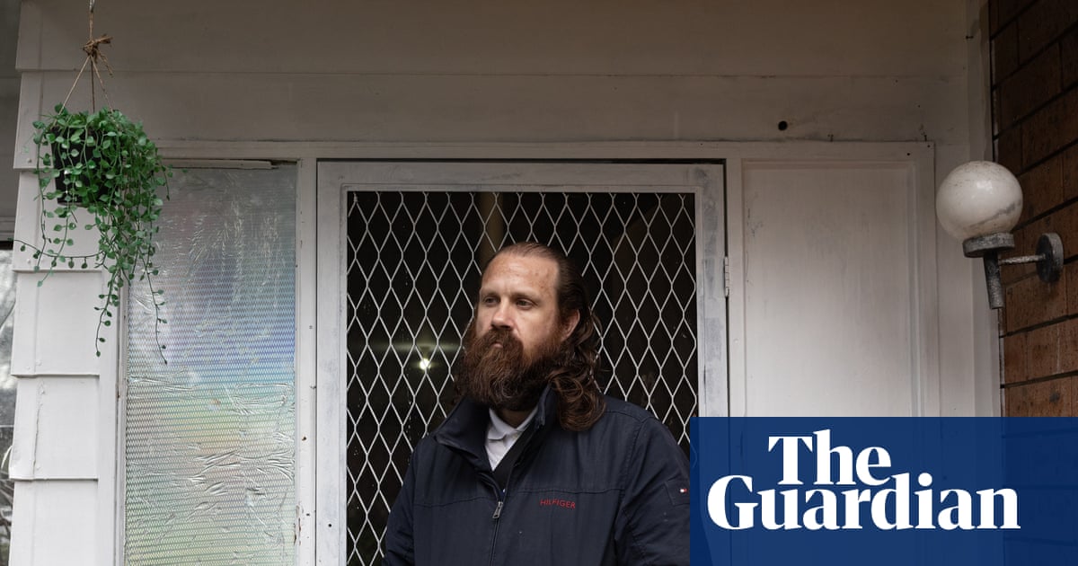 NSW prison phone call costs made it hard for Chris to stay connected to his family. Advocates say they should be free