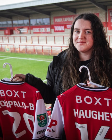 Zsofia Wright shows off the Fleetwood team kit