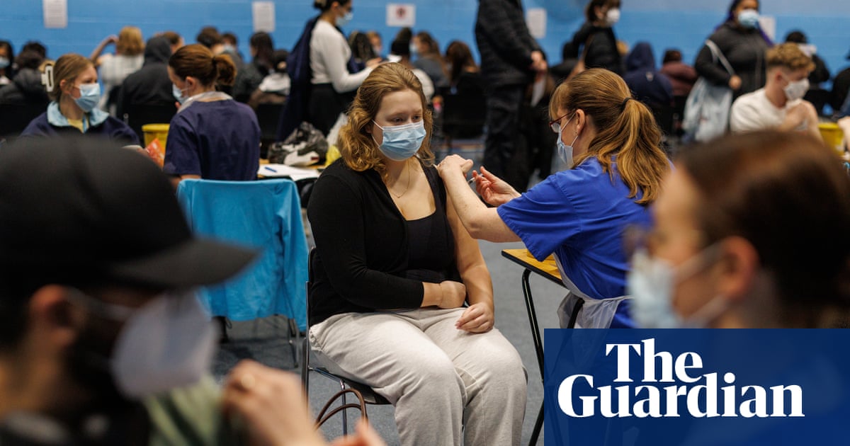 युवा लोगों को टीके दिए जाने के कारण डोरसेट में मेनिनजाइटिस बी के तीन मामलों की पुष्टि हुई