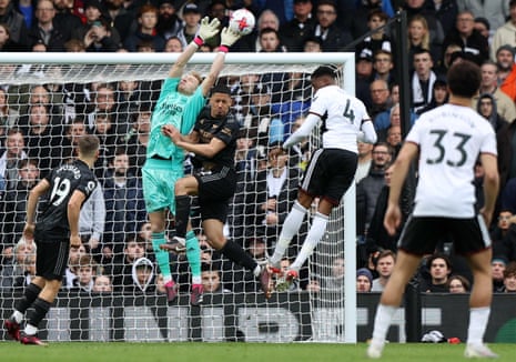 Tosin heads against the bar for Fulham.
