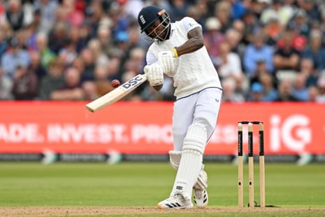 Jofra Archer acerta um seis